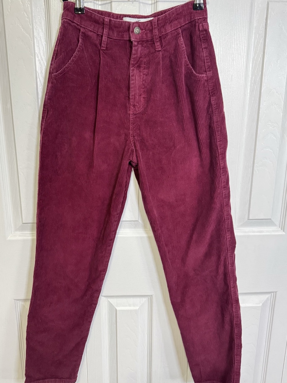 Hollister Ultra High-Rise Berry Corduroy Pants W25